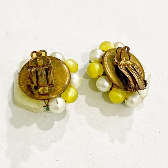 Vintage Mid Century Clip On Earrings Pearl Yellow Chartreuse Green Bead Clusters - Picture 3 of 8
